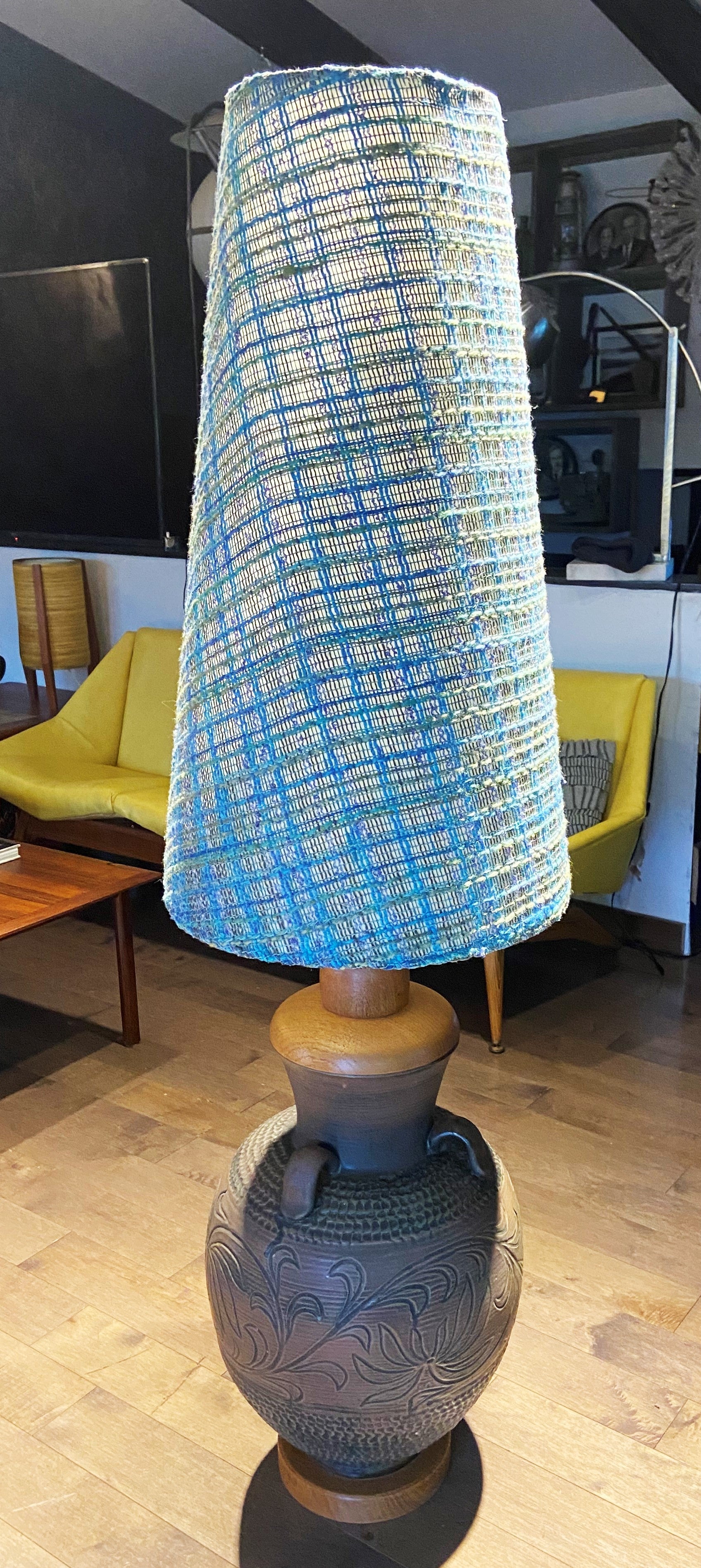 Large Mid-Century Modern Floor Lamp, H 60" (with lampshade)