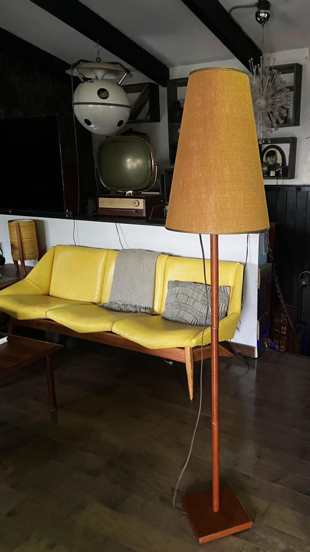 Mid Century Modern Teak Floor Lamp, H 63" (with lampshade)